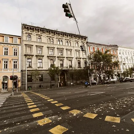 The Double Vintage & Handcrafted Budapeszt