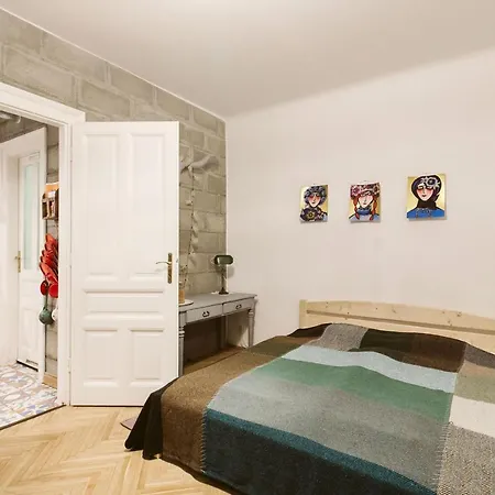 The Double Vintage & Handcrafted Budapešť